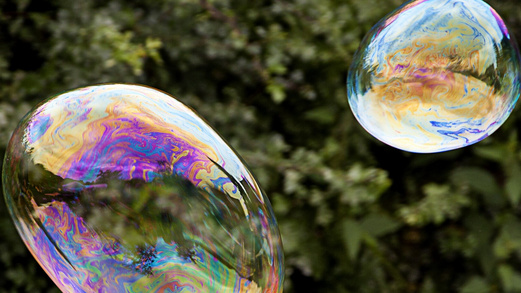 Große, bunte Seifenblasen 