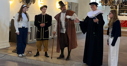 Szenische Darstellung zur 430jährige Geschichte der Orgel im Festgottesdienst in der St.-Ägidius-Kirche in Berne.