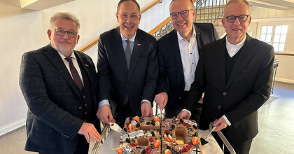 Diesjähriges Treffen des Zentralen Besprechungskreises Kirche-Handwerk in Braunschweig (von links nach rechts): Kammerpräsident Detlef Bade, Karl-Sebastian Schulte (ZDH), Bischof Thomas Adomeit, Weihbischof Josef Holtkotte