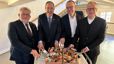 Diesjähriges Treffen des Zentralen Besprechungskreises Kirche-Handwerk in Braunschweig (von links nach rechts): Kammerpräsident Detlef Bade, Karl-Sebastian Schulte (ZDH), Bischof Thomas Adomeit, Weihbischof Josef Holtkotte