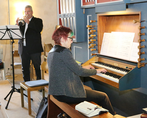 Landeskirchenmusikdirektorin Beate Besser und Landesposaunenwart Christian Strohmann spielten in der St.-Ulrichs-Kirche in Rastede.