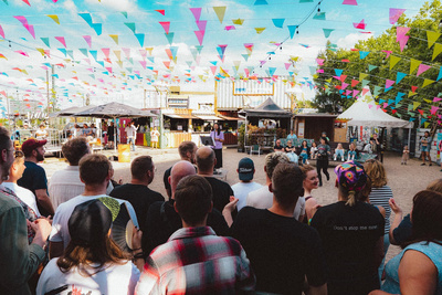 fulminante Singalong-Party samt Abschlusskonzert im Gleispark