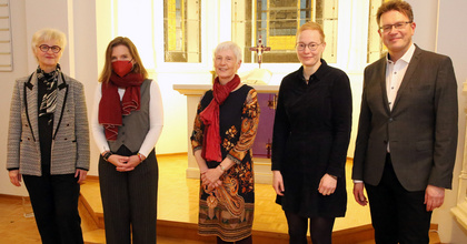 Einführungsgottesdienst in der Oldenburger Kapelle des Oberkirchenrats (von links nach rechts): Oberkirchenrätin Gudrun Mawick, Heide Grünefeld aus Varel, Annja Katharina Woida aus Schortens, Nadine Carina Waitz aus Oldenburg und Pfarrer Cornelius Grohs.
