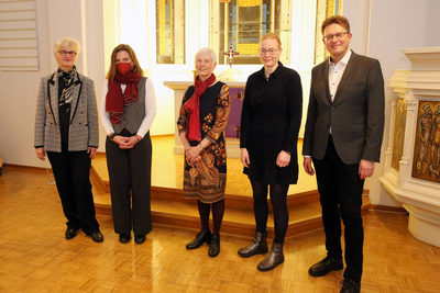 Einführungsgottesdienst in der Oldenburger Kapelle des Oberkirchenrats (von links nach rechts): Oberkirchenrätin Gudrun Mawick, Heide Grünefeld aus Varel, Annja Katharina Woida aus Schortens, Nadine Carina Waitz aus Oldenburg und Pfarrer Cornelius Grohs.