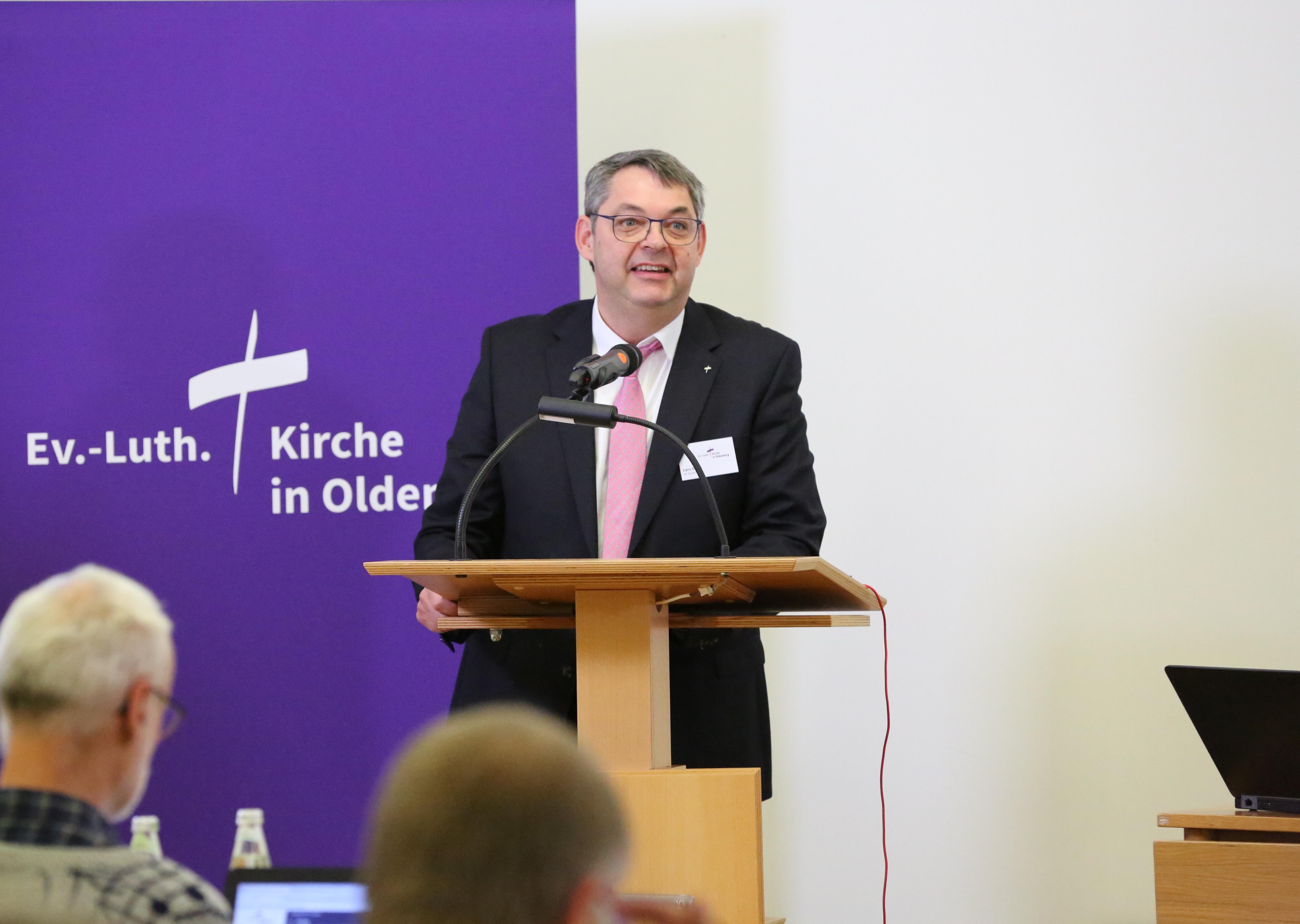 Den Bericht aus dem Kirchensteuerbeirat stellte der Synodale Kreispfarrer Lars Dede vor.